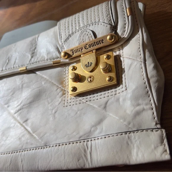 JUICY COUTURE Vintage Cream Off White Soft Leather Gold tone Magnetic Clutch Bag - Picture 2 of 12